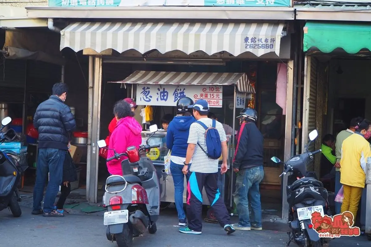 內行才知!全台5家最強蔥油餅:氣球炸彈蔥油餅、1份10元、1週只賣3天 1份僅10元!台南「無名蔥油餅」1天只賣3小時,在地人崩潰喊別報了
