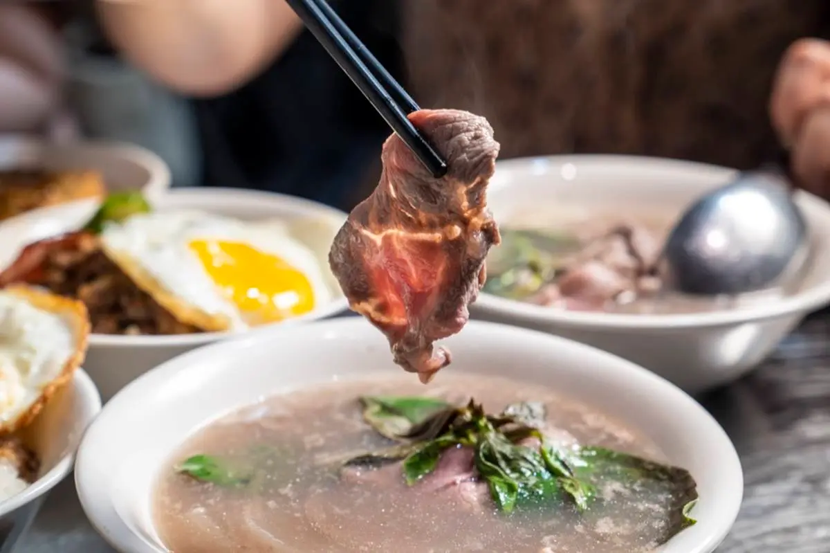 在地人激推！隱藏版「牛肉燥飯＋半熟蛋」一吃上癮，老饕必點唰嘴牛肉湯