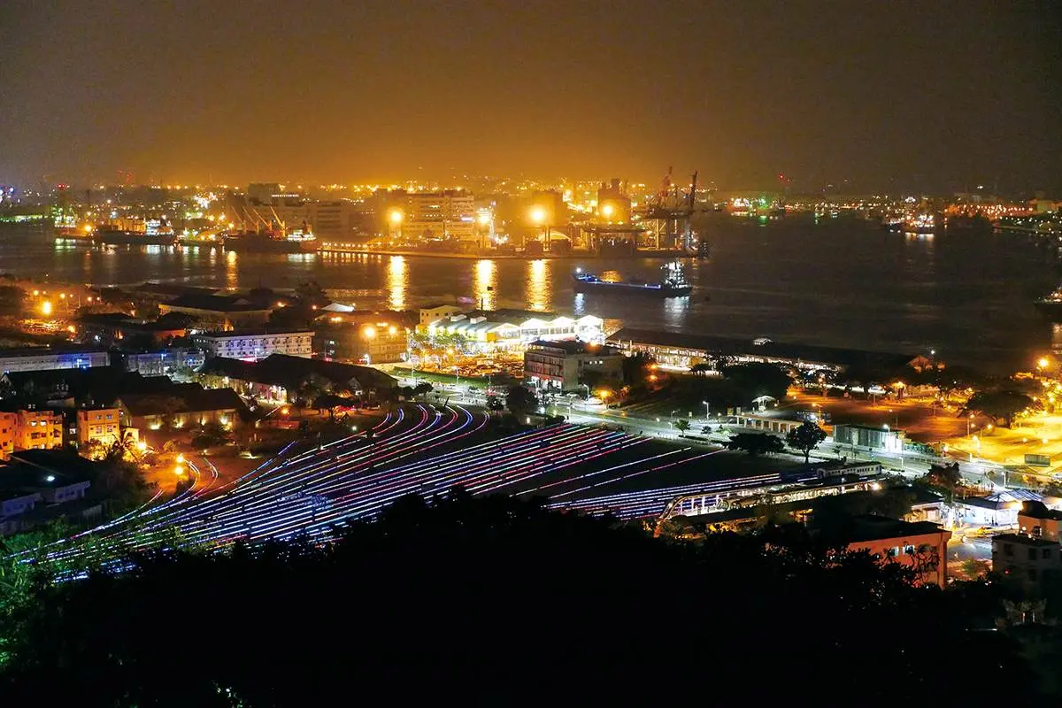 捷運、輕軌就能到!高雄6個「純白系」美拍景點:雲朵車站、夢幻旋轉木馬 捷運、輕軌就能到!高雄6個「純白系」美拍景點:雲朵車站、夢幻旋轉木馬