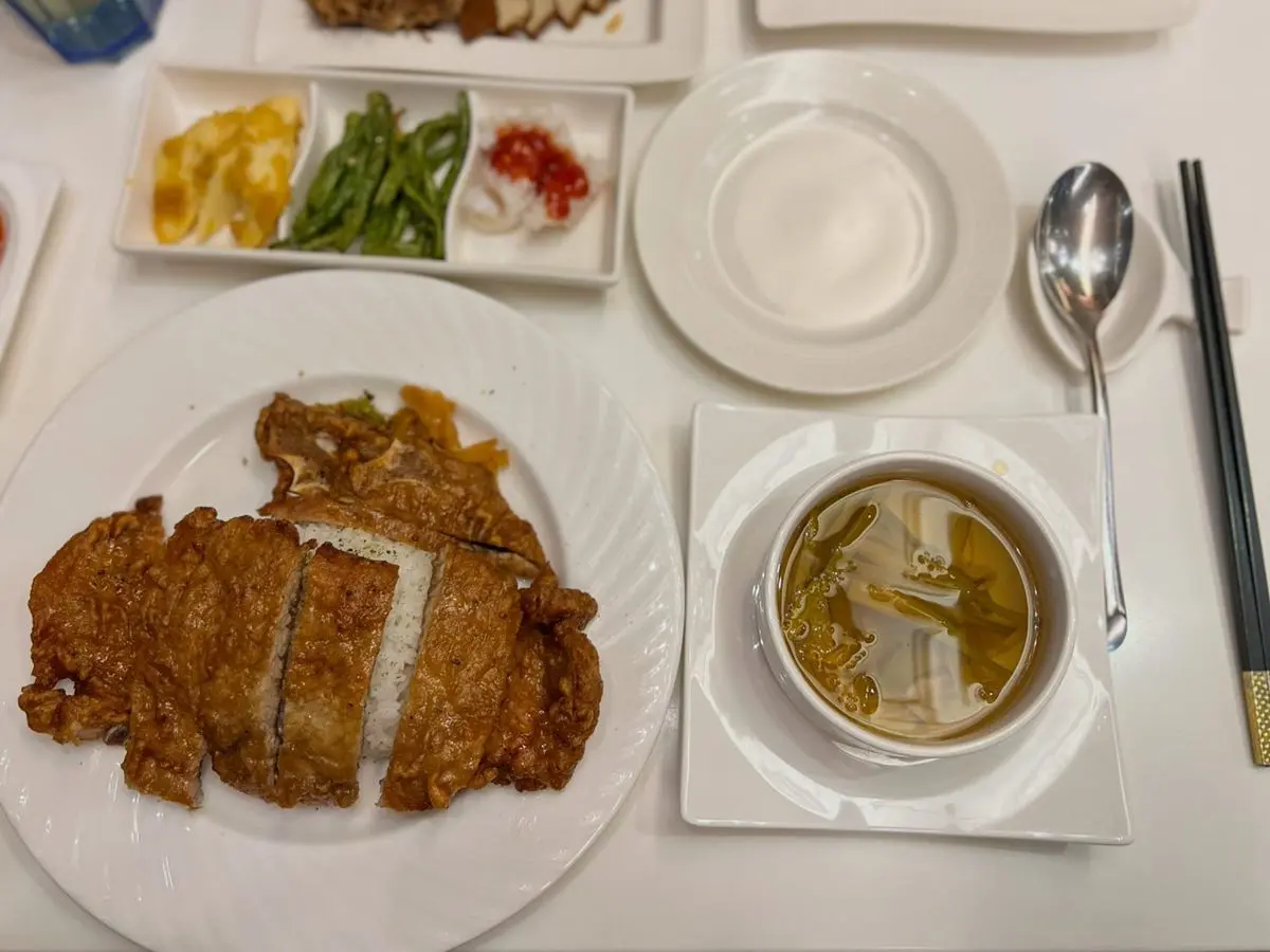 連獲３屆必比登！「頂級牛肉麵」牛骨熬湯８小時，還能爽嗑１公分厚腱心肉