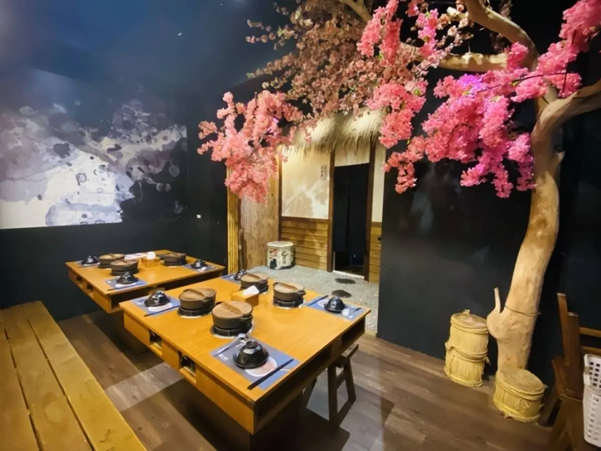嘉義高CP值火鍋！333元爽嗑９種海鮮，加碼免費升級石頭鍋底
