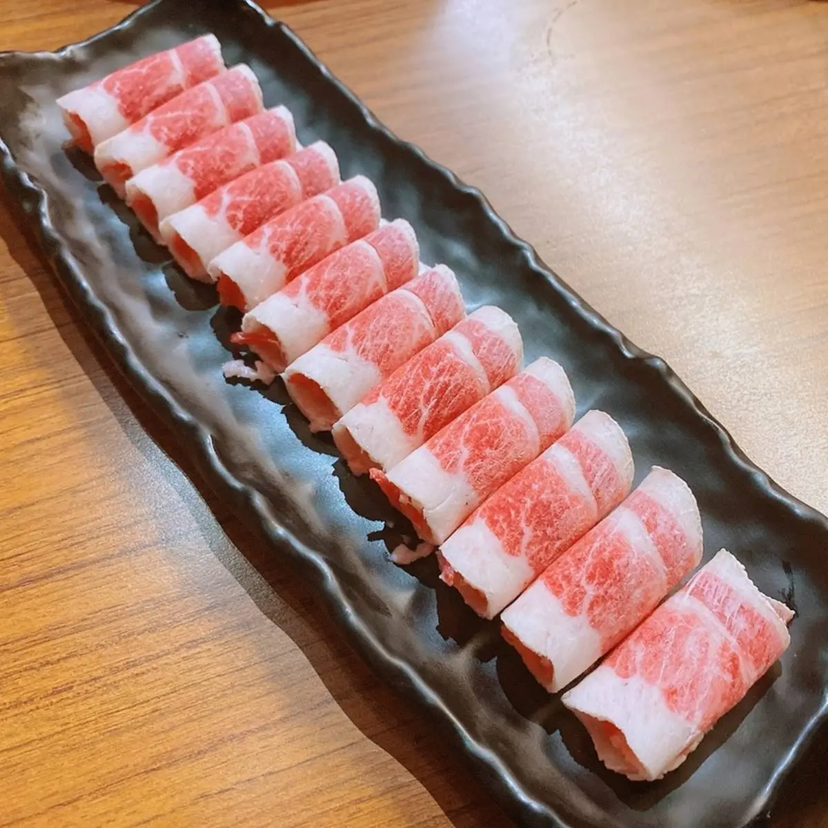 嘉義高CP值火鍋！333元爽嗑９種海鮮，加碼免費升級石頭鍋底