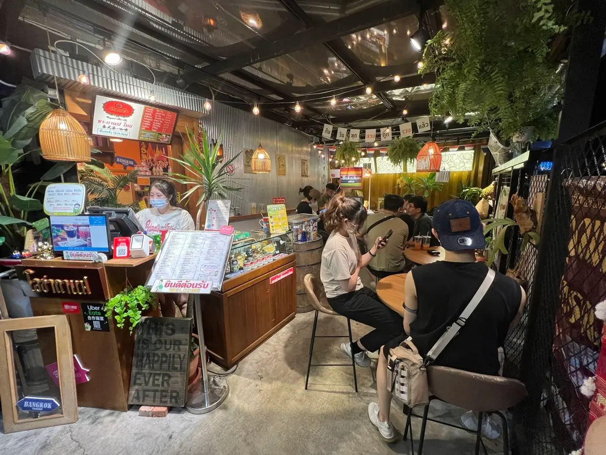 超夯泰式手搖獨家「買一送一」！連15天東區泰讚了免費送「蝶豆花檸檬冰茶」
