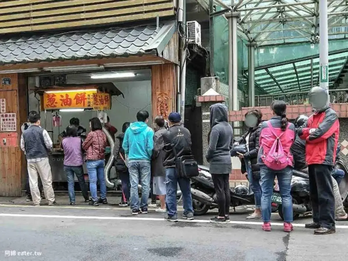 內行才知!全台5家最強蔥油餅:氣球炸彈蔥油餅、1份10元、1週只賣3天 內行才知!全台5家最強蔥油餅:氣球炸彈蔥油餅、1份10元、1週只賣3天