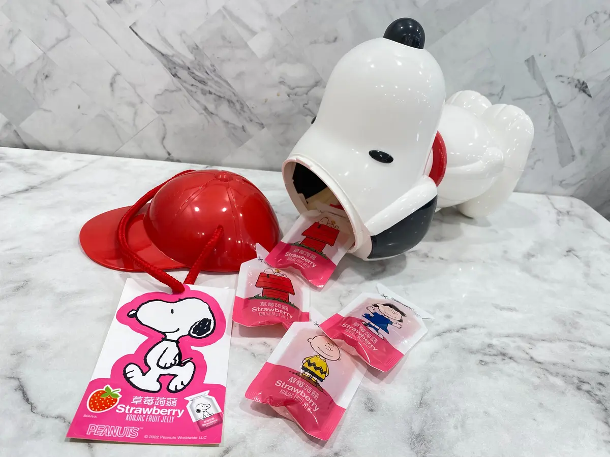 史努比控再接招！7-11獨家「SNOOPY棒球帽造型桶」，裝滿草莓蒟蒻快抱走
