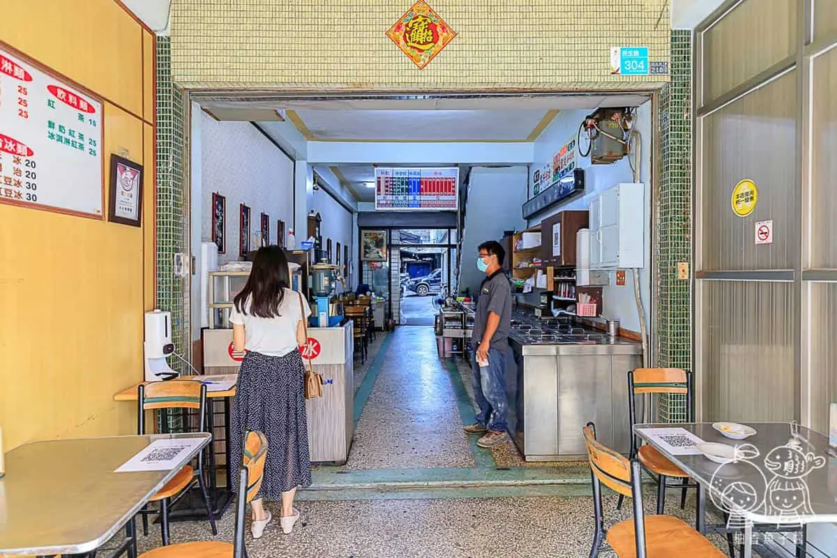 爽嗑整支「玉米冰」!最古錐冰品25元就能吃,還有厚達4公分三明治冰餅 爽嗑整支「玉米冰」!最古錐冰品25元就能吃,還有厚達4公分三明治冰餅