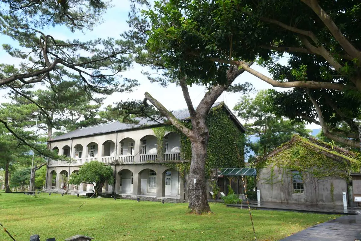 花蓮祕境+1!日軍「機密基地」藏和風老屋、百年松,美拍1公傾園區超療癒 花蓮祕境+1!日軍「機密基地」藏和風老屋、百年松,美拍1公傾園區超療癒