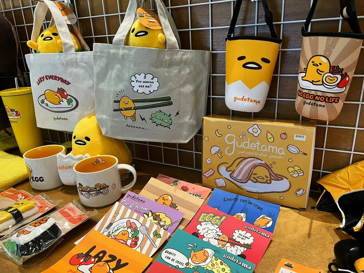 史上最萌「蛋黃哥草莓生吐司公仔」!蛋黃哥快閃店到高雄,餐點、周邊一次看 史上最萌「蛋黃哥草莓生吐司公仔」!蛋黃哥快閃店到高雄,餐點、周邊一次看