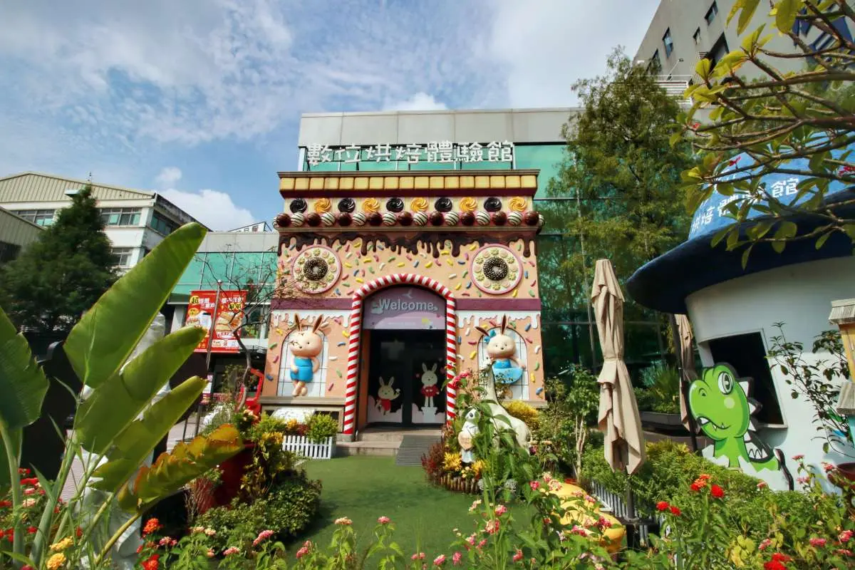 免費親子景點+1!台中餅乾工廠像童話糖果屋,打卡3D彩繪+烘焙DIY小孩玩瘋 免費親子景點+1!台中餅乾工廠像童話糖果屋,打卡3D彩繪+烘焙DIY小孩玩瘋