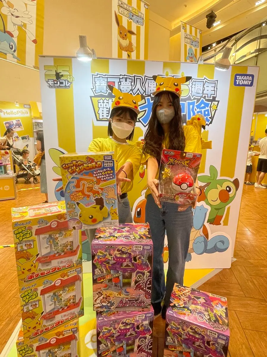 整排「會唱歌皮卡丘」必拍！寶可夢25週年快閃店開逛，免費拿頭套、寶可夢球