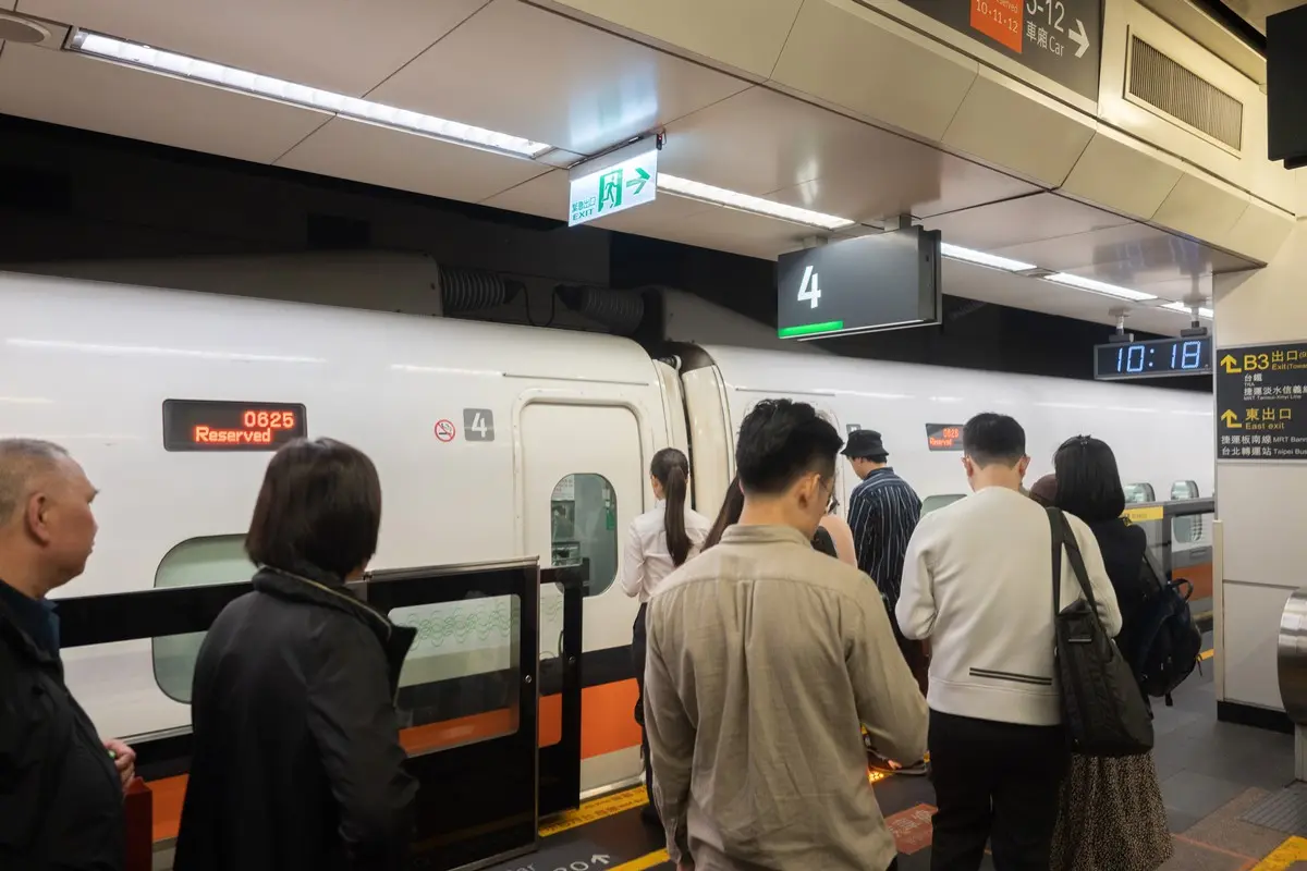出遊、返鄉快搶訂！「中秋連假」高鐵加開106班次列車，8/11凌晨開放購票