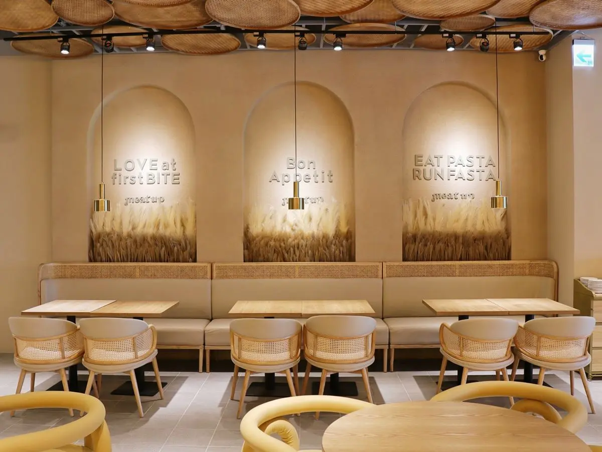 網美早午餐「環遊世界」新開店！秒飛美國紐約、普羅旺斯、普吉島場景超好拍