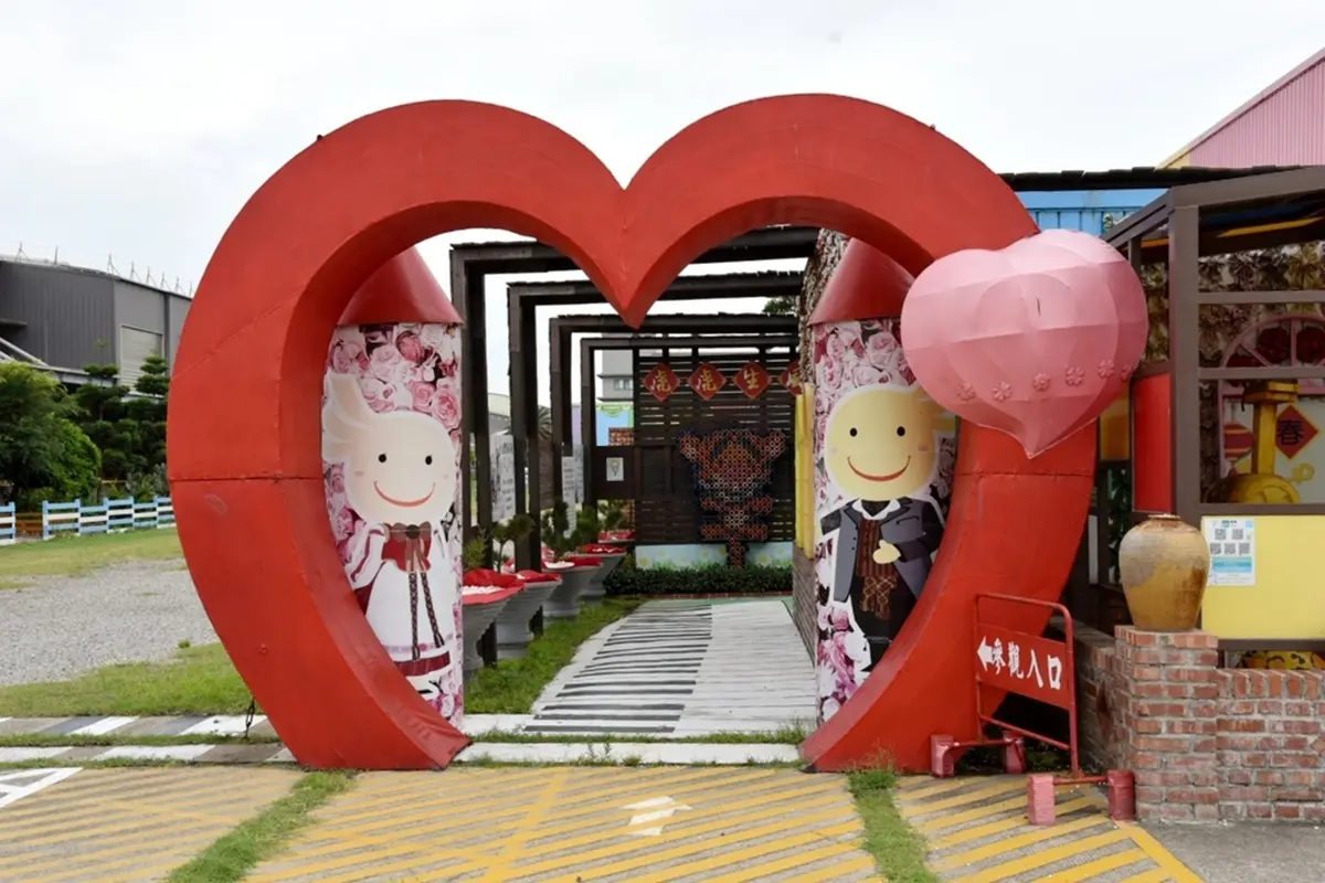 亞洲首座緞帶博物館!入園免費拍到手軟,打卡巨大緞帶捲、鏡彩步道 亞洲首座緞帶博物館!入園免費拍到手軟,打卡巨大緞帶捲、鏡彩步道