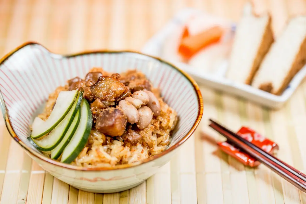 「米糕」「油飯」怎麼分?吃台南米糕做「1舉動」超NG,在地人全傻眼 「米糕」「油飯」怎麼分?吃台南米糕做「1舉動」超NG,在地人全傻眼