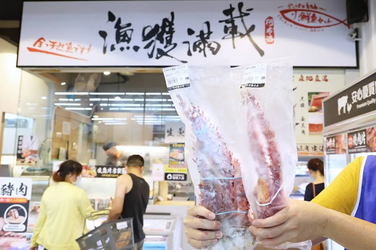網推台中築地市場!直送「生食生蠔、龍蝦」近百種海鮮,內行直接帶水桶裝 網推台中築地市場!直送「生食生蠔、龍蝦」近百種海鮮,內行直接帶水桶裝