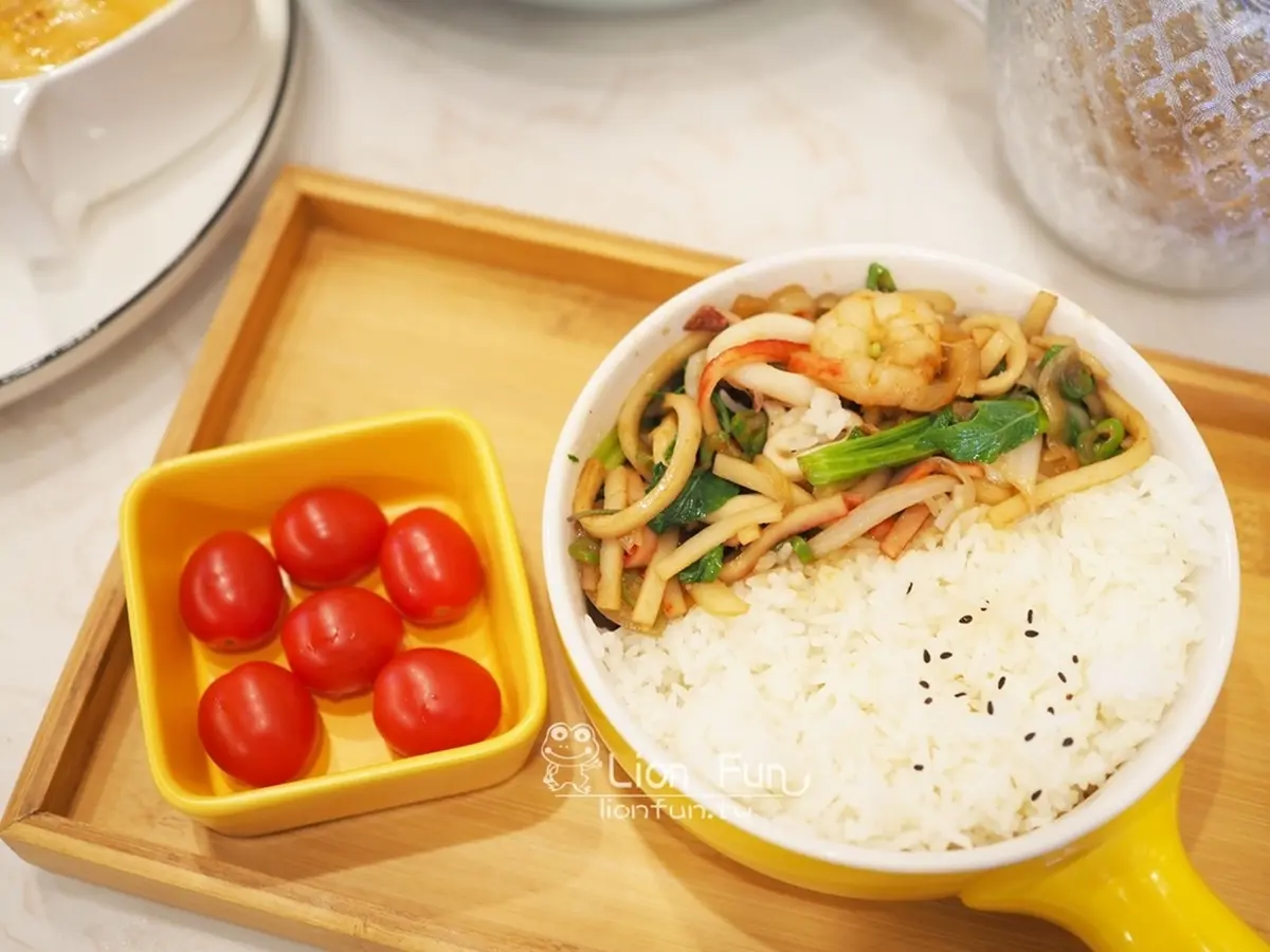 90元起開吃!高CP值「道地泰料」先嗑滿料鳳梨炒飯,大分量涼拌海鮮酸甜開胃 90元起開吃!高CP值「道地泰料」先嗑滿料鳳梨炒飯,大分量涼拌海鮮酸甜開胃