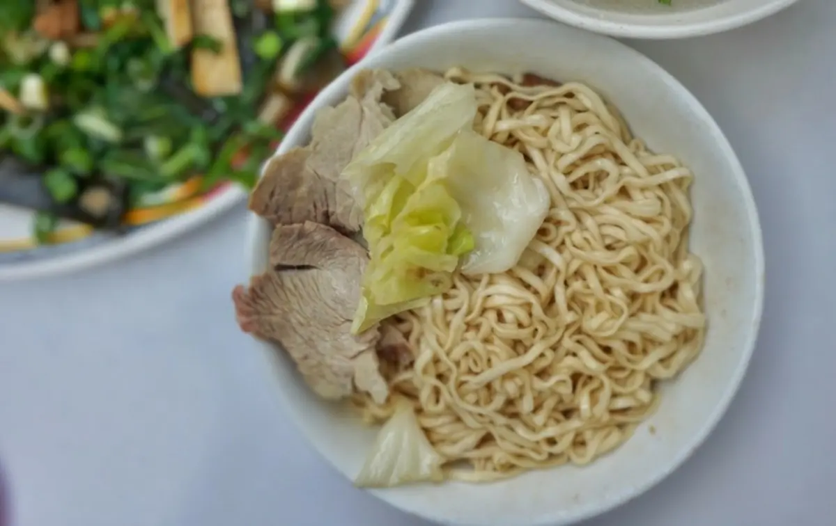 不只國華街!台南友愛街5家人氣美食:74年肉粽、濃郁抹茶薏仁湯、爆餡蛋堡 不只國華街!台南友愛街5家人氣美食:74年肉粽、濃郁抹茶薏仁湯、爆餡蛋堡