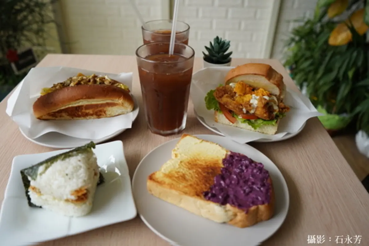 大甲人氣早午餐店!日式飯糰包整隻天婦羅炸蝦,爆餡炸雞吐司+塔塔醬超誘人 大甲人氣早午餐店!日式飯糰包整隻天婦羅炸蝦,爆餡炸雞吐司+塔塔醬超誘人