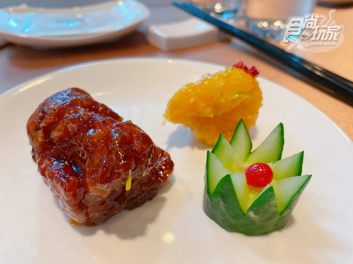全台唯一「半透明泳池」飯店！超特別泰式混搭料理，必拍芒果飯、蝶豆花冰沙