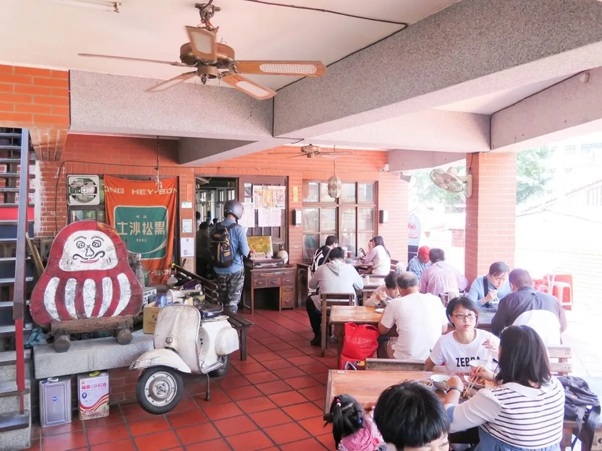 別只吃金牛角！三峽６家人氣美食：懷舊排骨飯、番茄扯麵、35元山泉水豆花