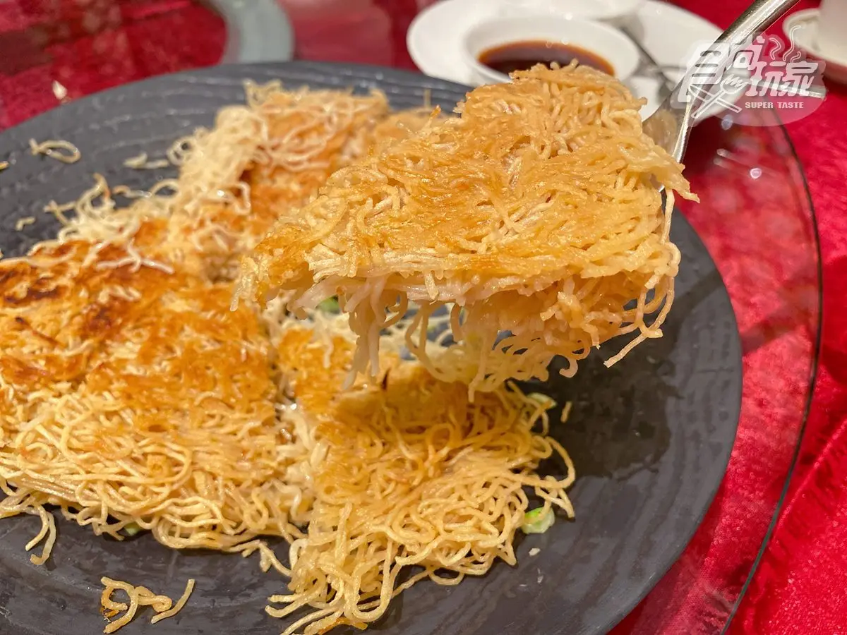 下一個米其林!超狂「麵條披薩」這裡吃,還有完勝速食店「牽絲海鮮版」蛋塔 下一個米其林!超狂「麵條披薩」這裡吃,還有完勝速食店「牽絲海鮮版」蛋塔