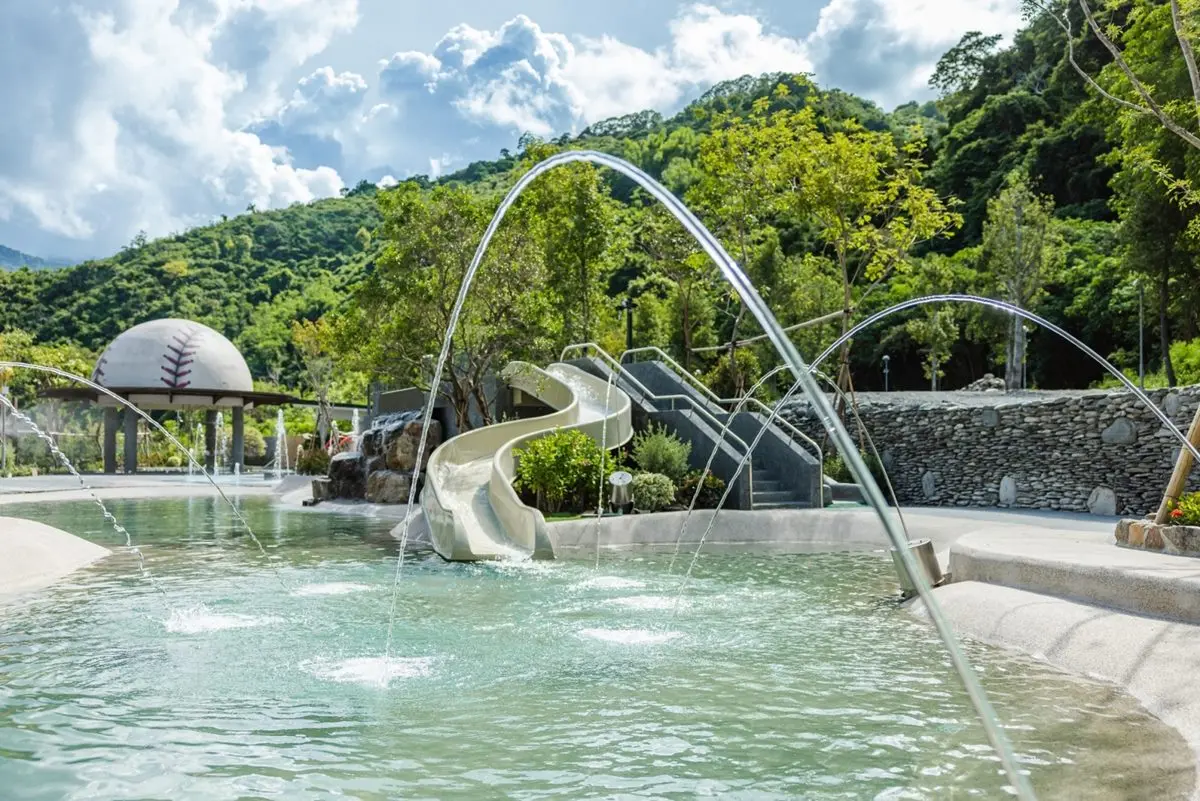 【新開店】全台獨創「清水模溫泉園區」!可拍楓樹泡湯景,還有原民打卡料理 【新開店】全台獨創「清水模溫泉園區」!可拍楓樹泡湯景,還有原民打卡料理