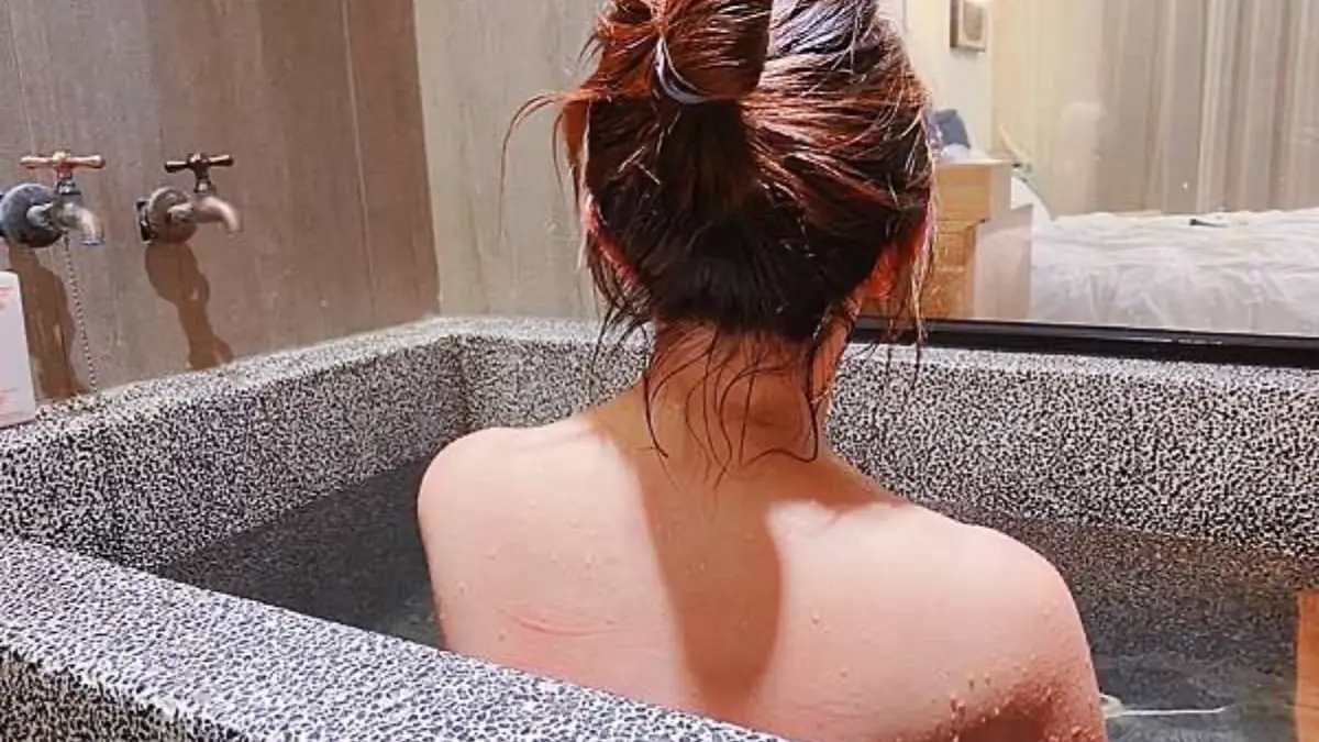 烏來最美溫泉民宿！房內超大浴缸爽泡美人湯，躺床就能看日出太Chill