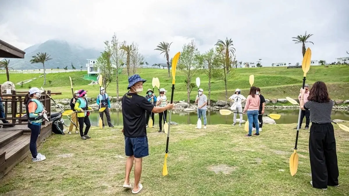 100元爽玩「台版紐西蘭」！體驗餵羊駝、划獨木舟，吃原民餐搭絕美海景好Chill