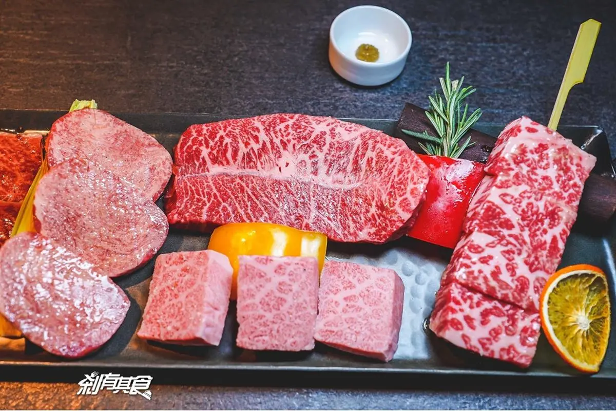 台中燒肉推薦「燒肉中山」提供套餐、單點兩種點餐方式。