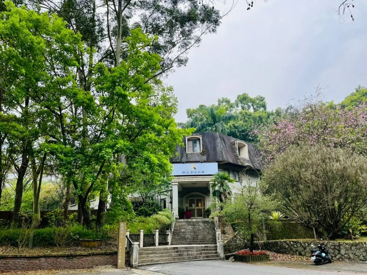 隱身台大實驗林！南投「森林系民宿」嘗鮮桌袱料理，還能漫遊祕境步道