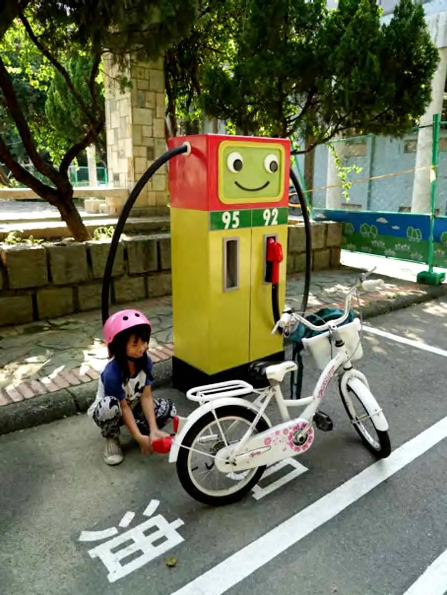 縮小版駕訓場！新北「交通主題公園」神複製，迷你加油站、洗車場小孩玩瘋（中獎名單已公布）