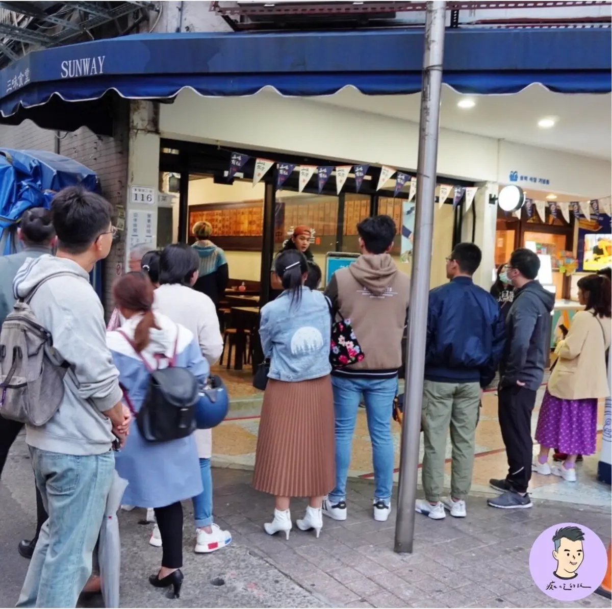 紅遍中日韓！台北「排隊日料」先搶巨無霸鮭魚握壽司，免費味噌湯＋蔥花任加