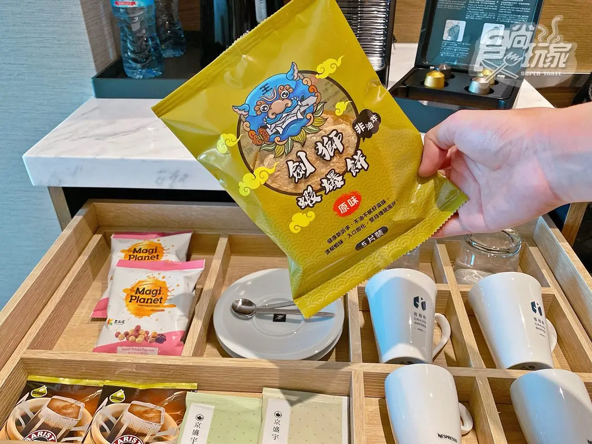全台南唯一高空泳池！網美飯店府城名產免費拿，吃到飽爽嗑「威士忌牛肉湯」