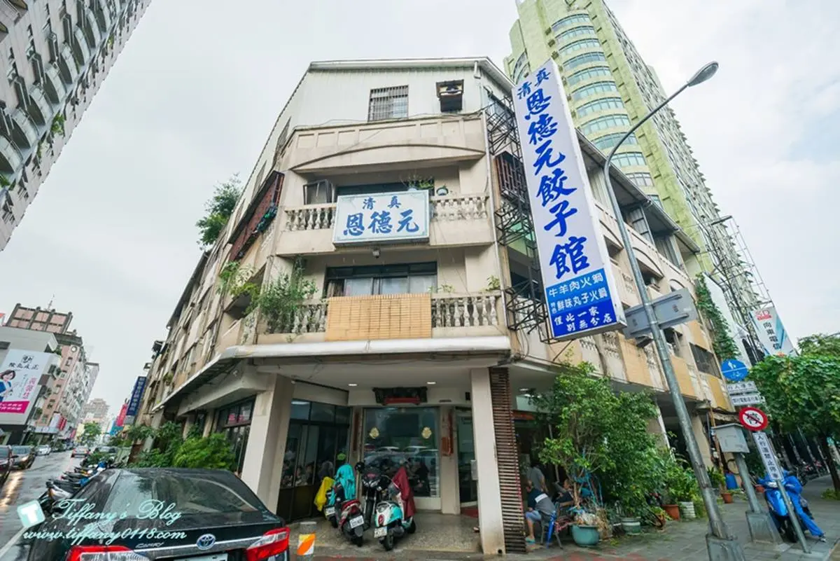 台中最強「爆量牛肉鍋」！牛肉塊、蔥肉丸滿到炸出，在地人瘋排隊開店就客滿