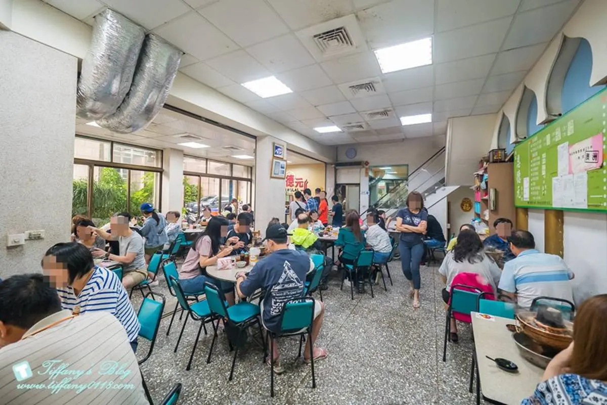 台中最強「爆量牛肉鍋」！牛肉塊、蔥肉丸滿到炸出，在地人瘋排隊開店就客滿