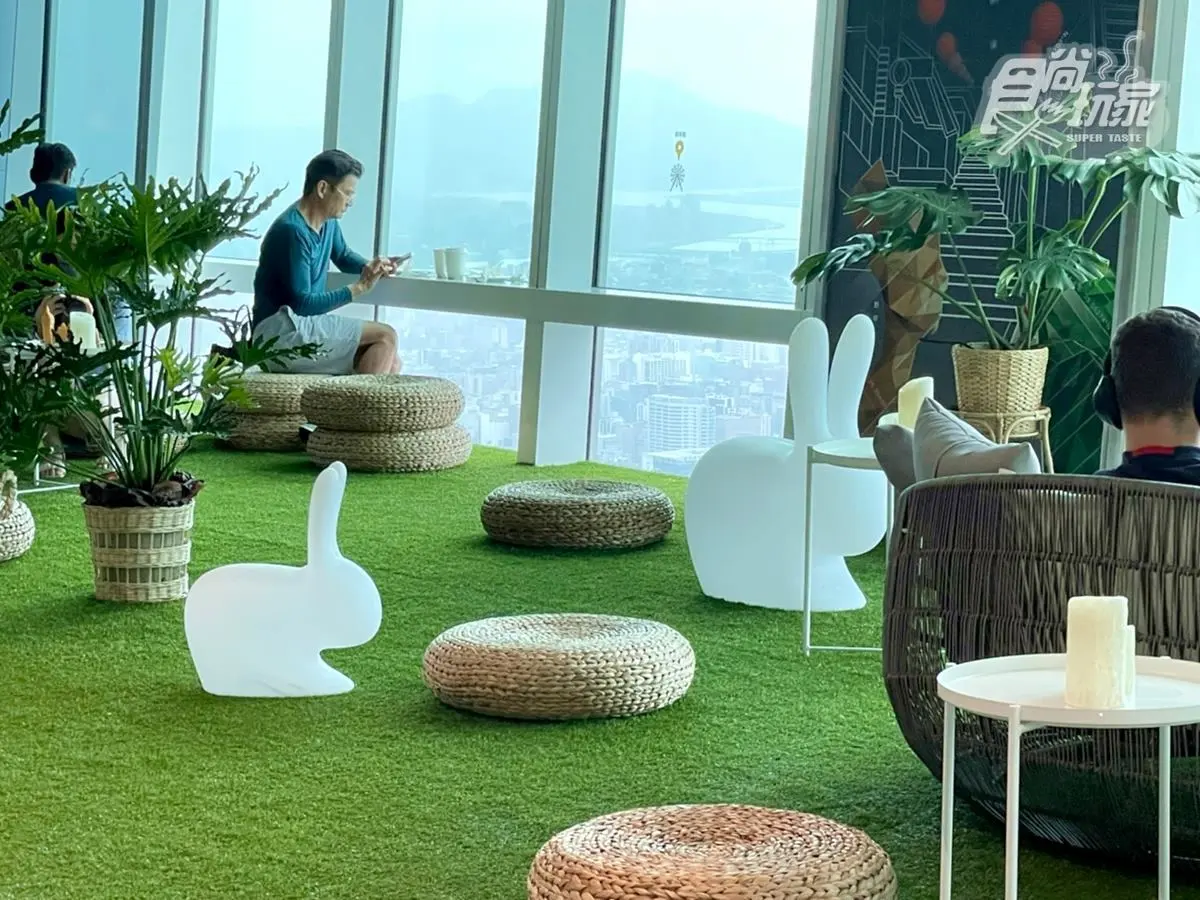 台北最強夜景回歸！101觀景台先衝「高空Sky Lounge」賞月，國軍再享免費入場