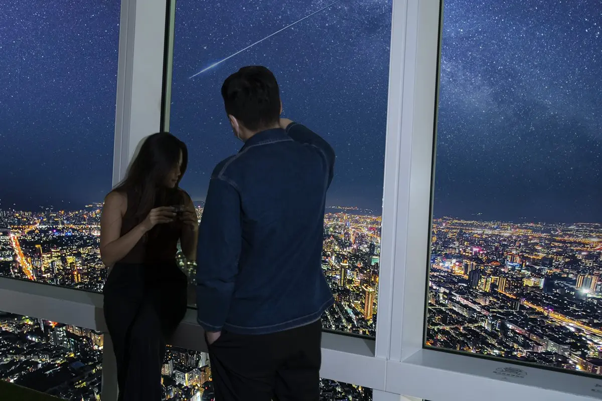 台北最強夜景回歸！101觀景台先衝「高空Sky Lounge」賞月，國軍再享免費入場