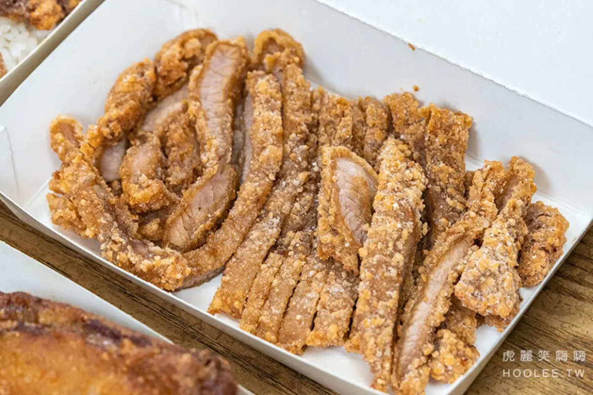 【新開店】百元內吃超飽！「爆量肉肉便當」CP值破表，酥炸肉、大排骨蓋滿飯