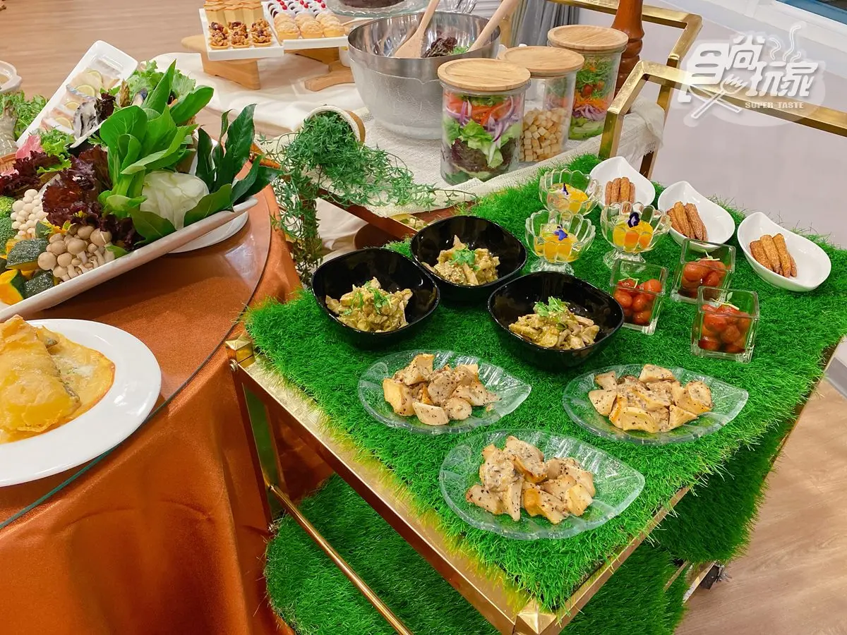「台版阿爾卑斯山」溫泉飯店！山景樓中樓房超好拍，還有超狂餐車火鍋可吃