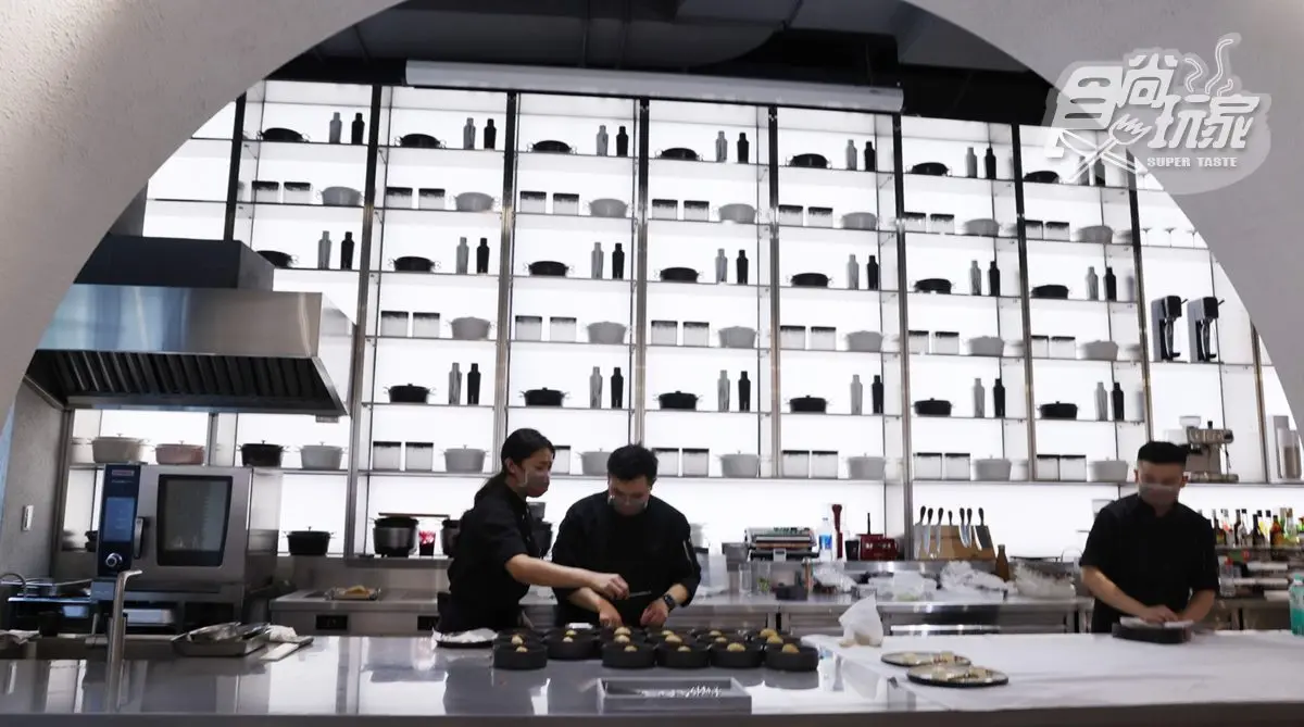 比餐酒館開喝還便宜!家電概念店一次爽喝10種酒款,還有各國輕食、主餐可吃 比餐酒館開喝還便宜!家電概念店一次爽喝10種酒款,還有各國輕食、主餐可吃