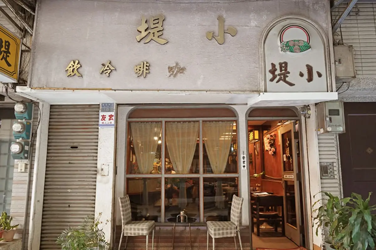 老高雄新玩法！鹽埕５處IG超夯景點：繽紛小熊奶茶牆、巨萌兔兔氣球飄愛河