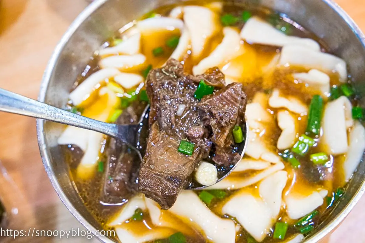 被牛肉麵耽誤的豆花店！新竹「佛心牛肉麵」低消僅90元，附豆漿、豆花吃到飽