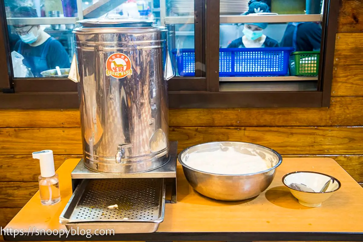 被牛肉麵耽誤的豆花店！新竹「佛心牛肉麵」低消僅90元，附豆漿、豆花吃到飽