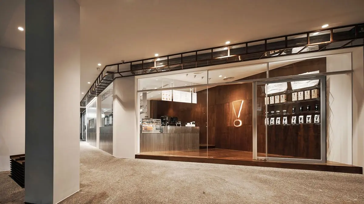 純白3層樓「CAFE!N」進駐台中!首聯名開賣「咖哩烏龍麵」,咖啡控快衝打卡 純白3層樓「CAFE!N」進駐台中!首聯名開賣「咖哩烏龍麵」,咖啡控快衝打卡