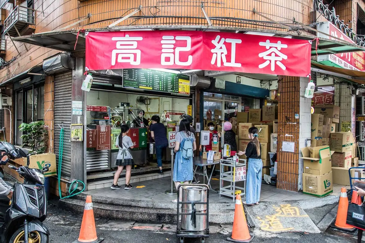 不敗古早味!北中南5家紅茶冰:巨無霸袋裝、1000cc僅25元、熟客一次買10杯 不敗古早味!北中南5家紅茶冰:巨無霸袋裝、1000cc僅25元、熟客一次買10杯