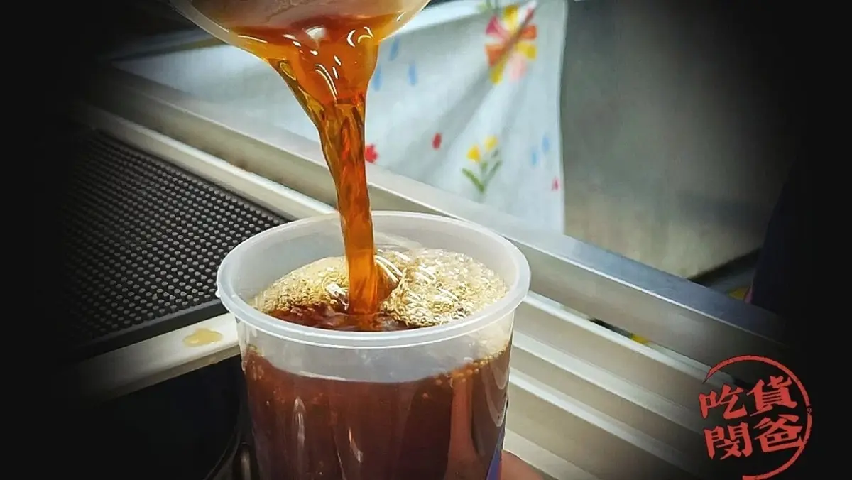 不敗古早味！北中南５家紅茶冰：巨無霸袋裝、1000cc僅25元、熟客一次買10杯