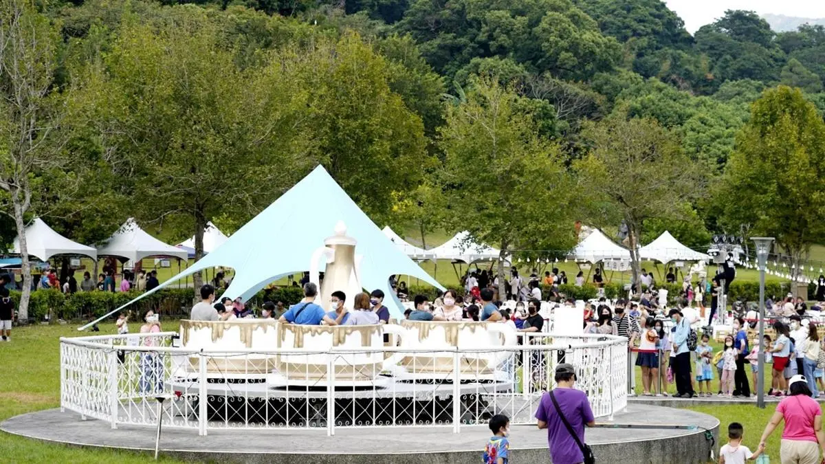 夢幻精靈樹、彩虹橋美翻!「2022慈湖火舞光影季」開跑,再玩免費樂園超放電 夢幻精靈樹、彩虹橋美翻!「2022慈湖火舞光影季」開跑,再玩免費樂園超放電
