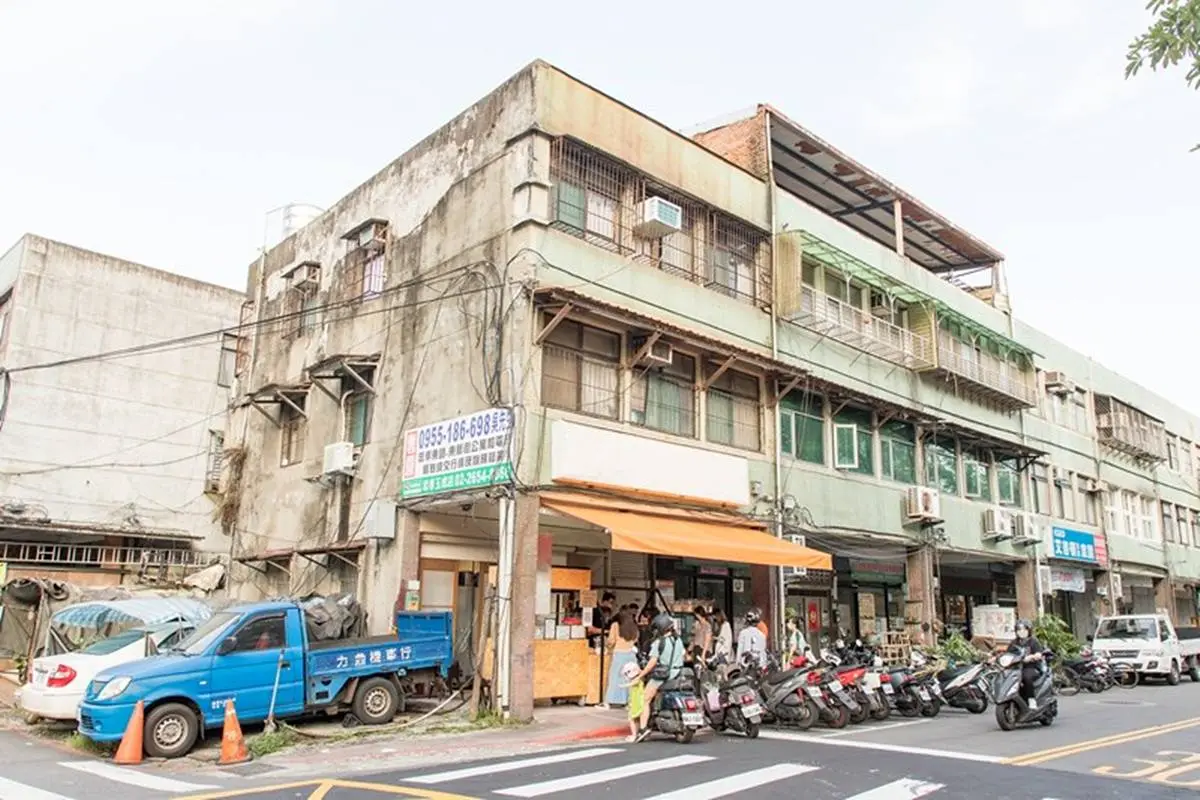 賣10元NG麵包暴紅?台北「無名麵包工廠」每到下午排爆,必搶現炸脆皮甜甜圈 賣10元NG麵包暴紅?台北「無名麵包工廠」每到下午排爆,必搶現炸脆皮甜甜圈