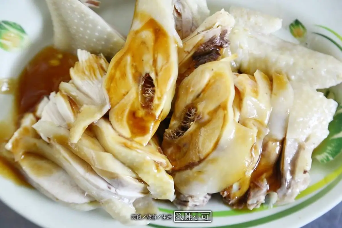 雞油飯、下水湯只要10元！萬華「雞肉專賣」網推台北最好吃，內用高湯免費續