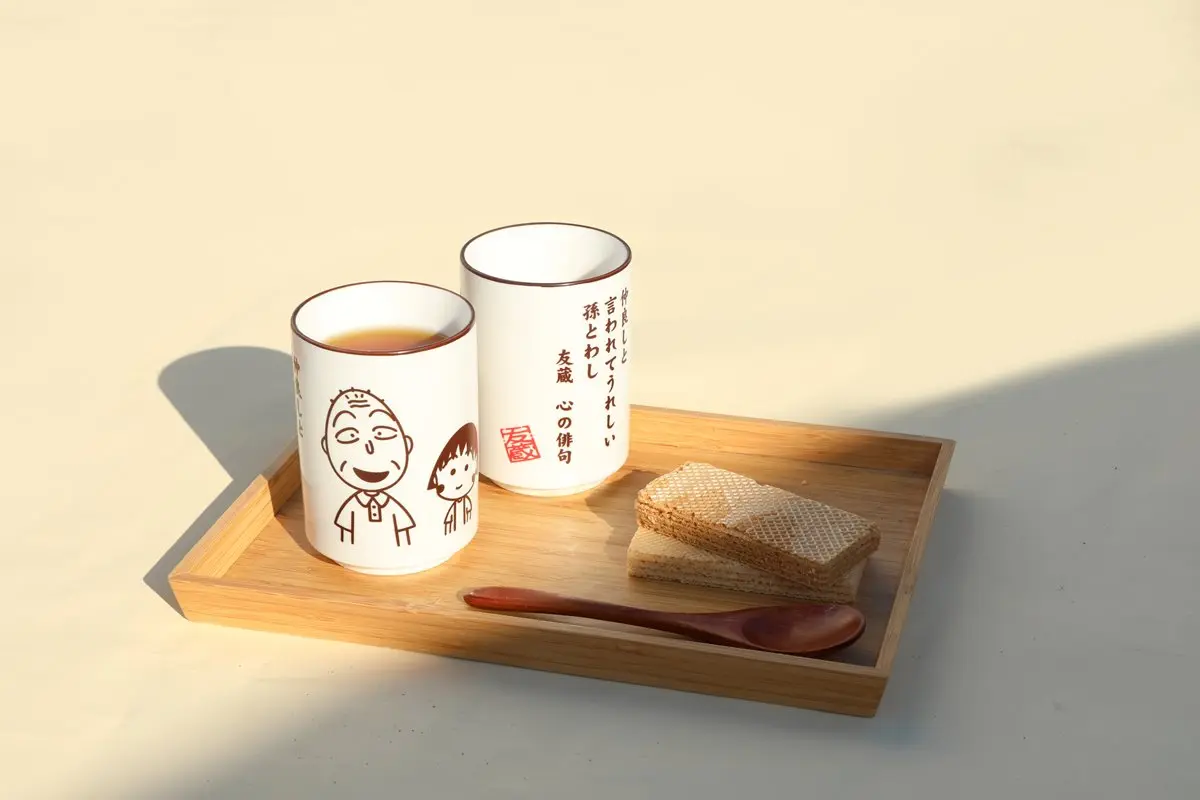 小丸子粉快衝!7-11最新療癒周邊登場,友藏徘句湯吞杯、丸子隨身包都要收 小丸子粉快衝!7-11最新療癒周邊登場,友藏徘句湯吞杯、丸子隨身包都要收